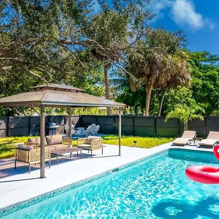 When In Naples!!! Pool Villa-Attached, 3 Miles To The Beach